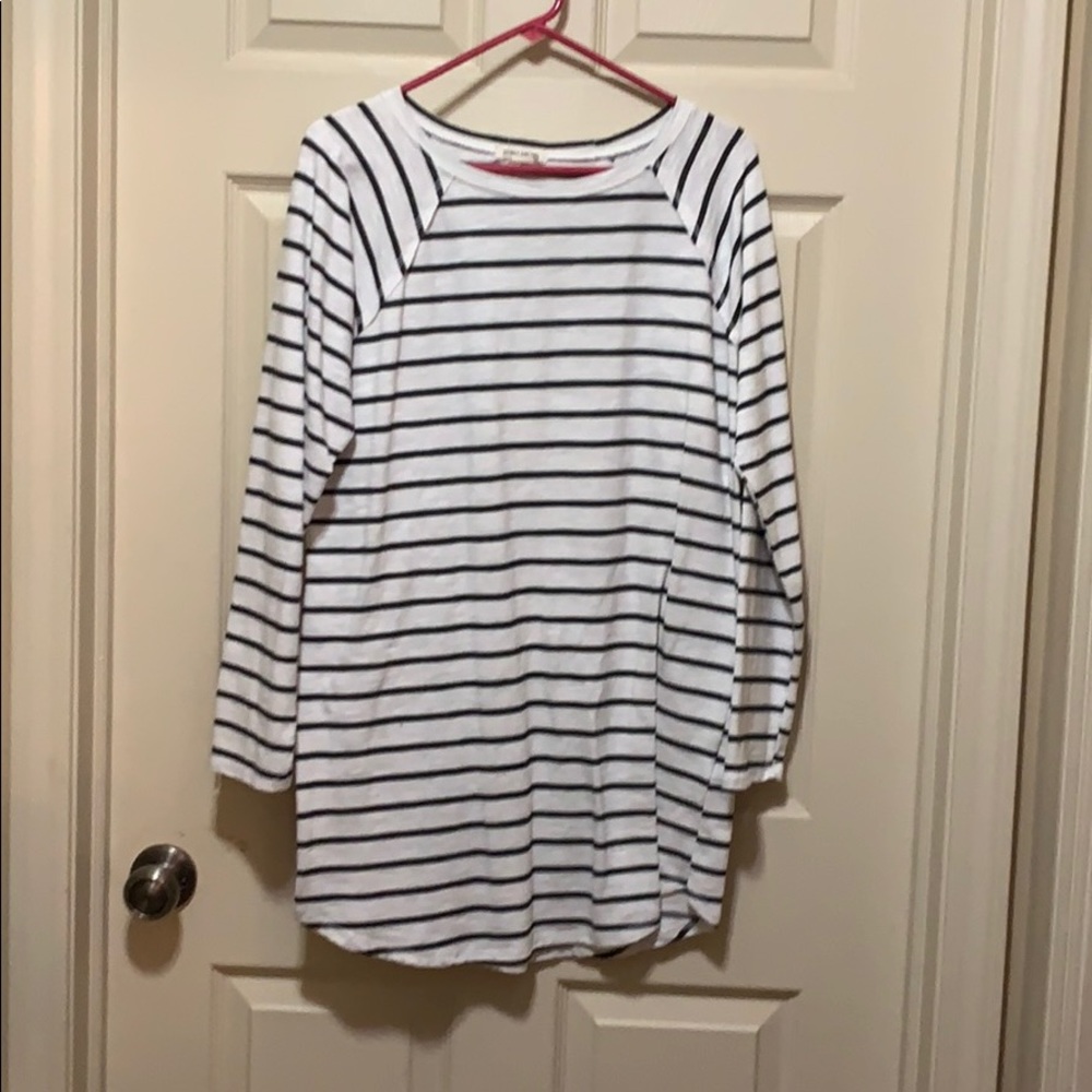 Billabong large long shirt- comfy!